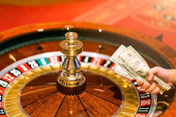 Comparing Mobile Website Features for chơi casino trực tuyến trên điện thoại