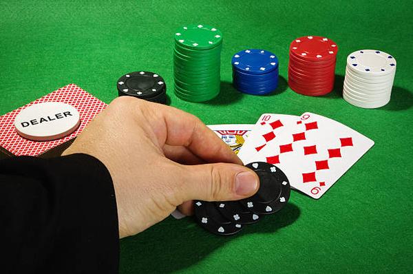 Play Popular Games at online casinos Singapore for Players